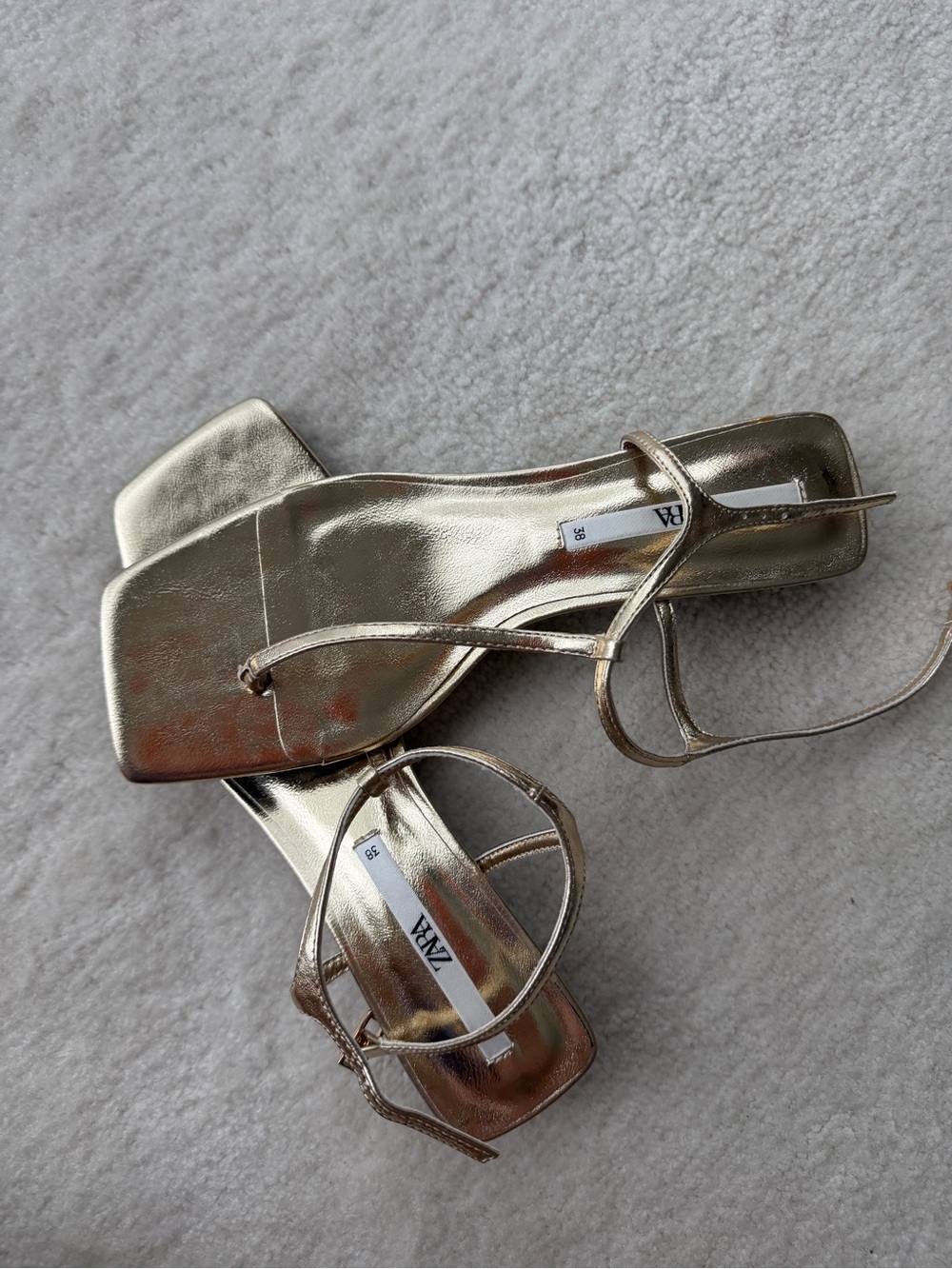 BNWOT ZARA Metallic Gold T-Strap Flat Kitty Heels Sandals - Picture 2 of 8